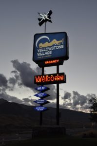 gardiner-mt-hotels-welcome-sign